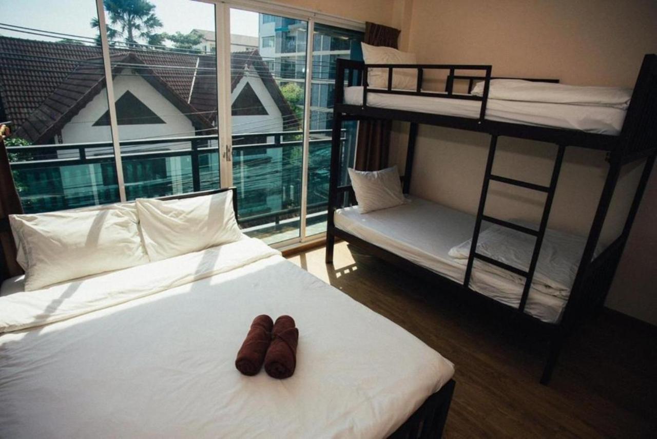 Small Space Cafe & Hostel Bangkok Exterior photo