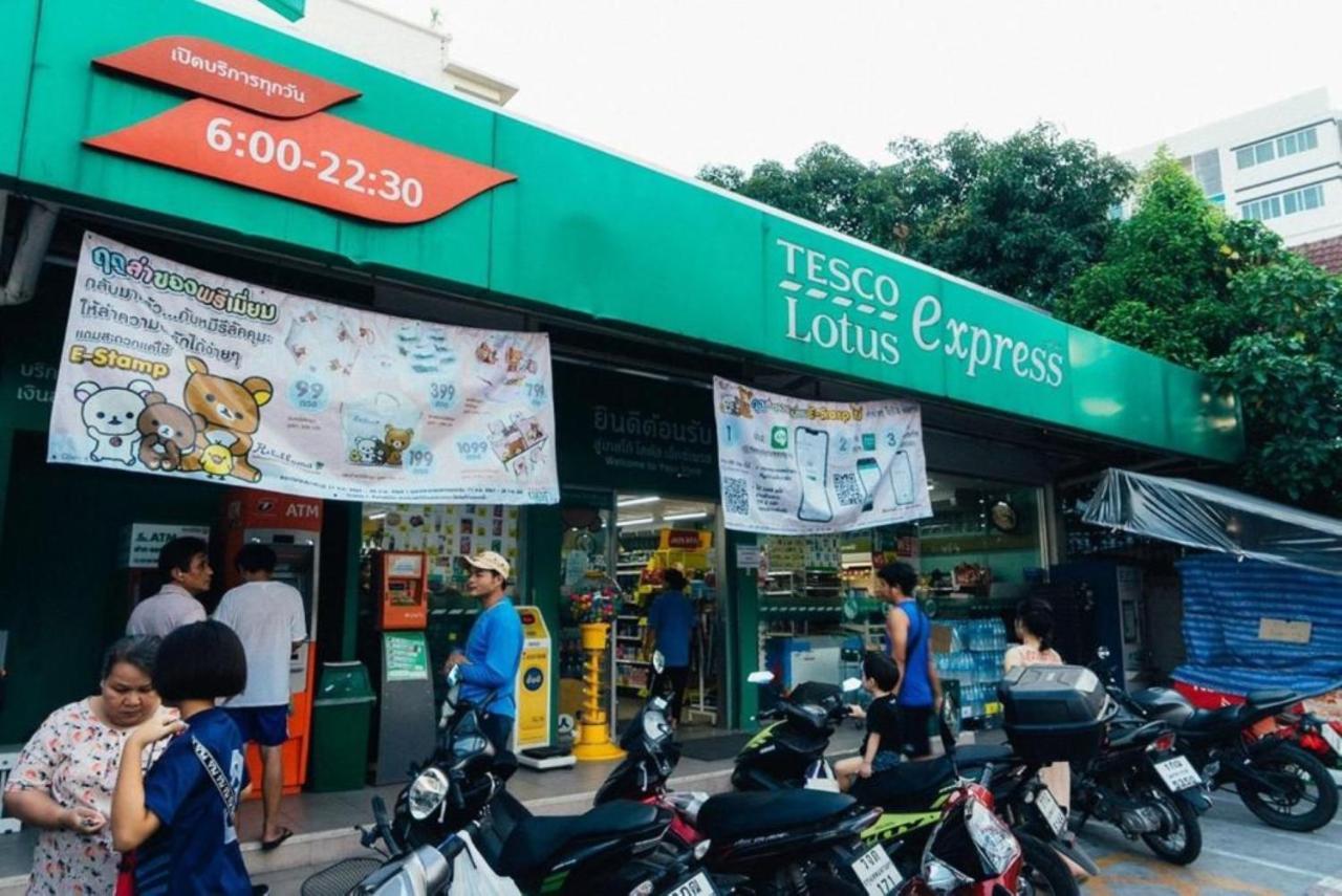 Small Space Cafe & Hostel Bangkok Exterior photo