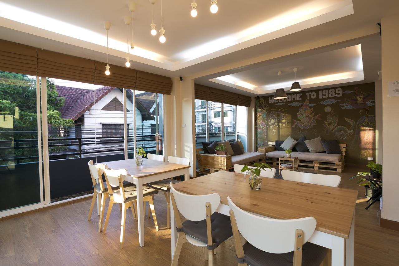 Small Space Cafe & Hostel Bangkok Exterior photo