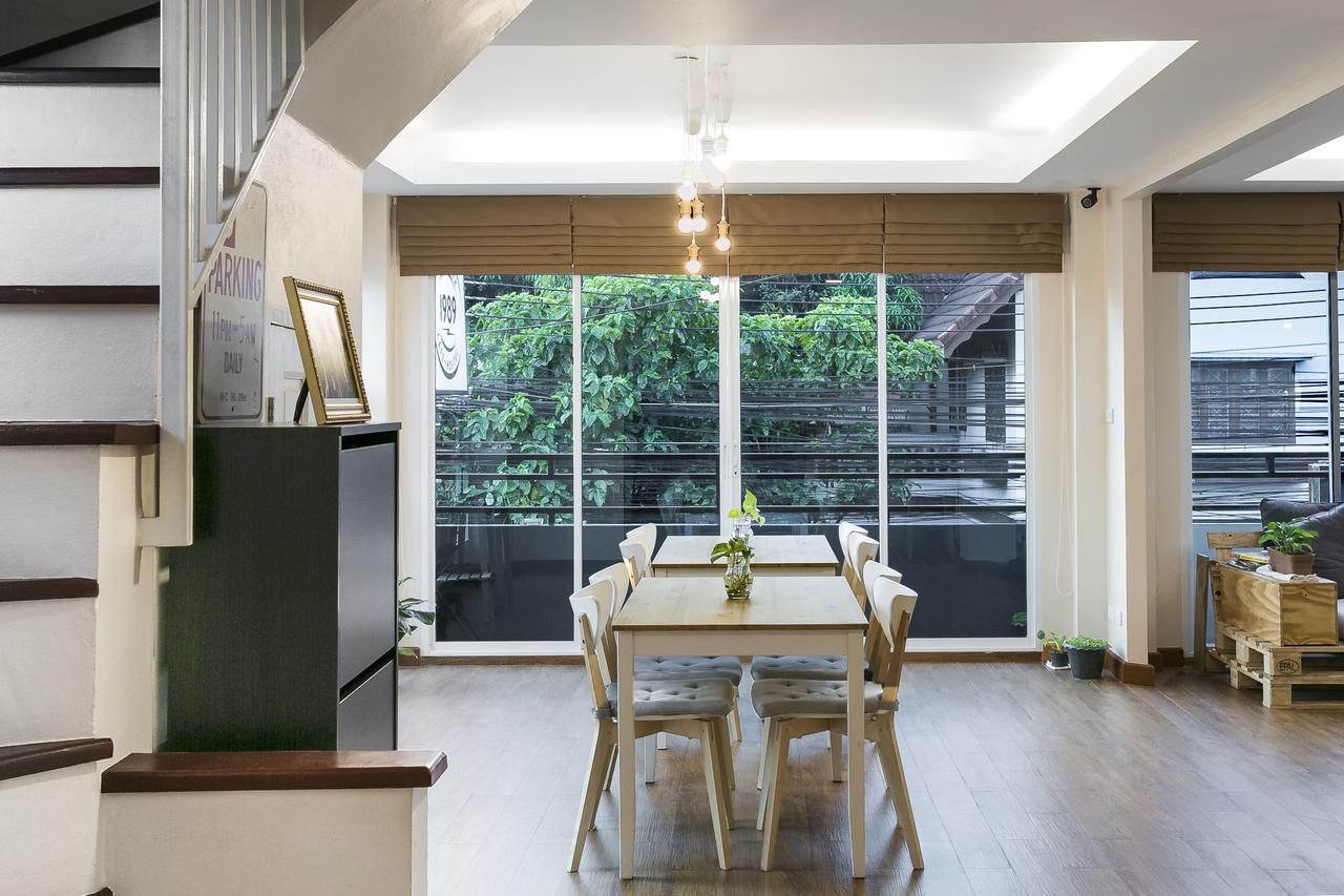 Small Space Cafe & Hostel Bangkok Exterior photo